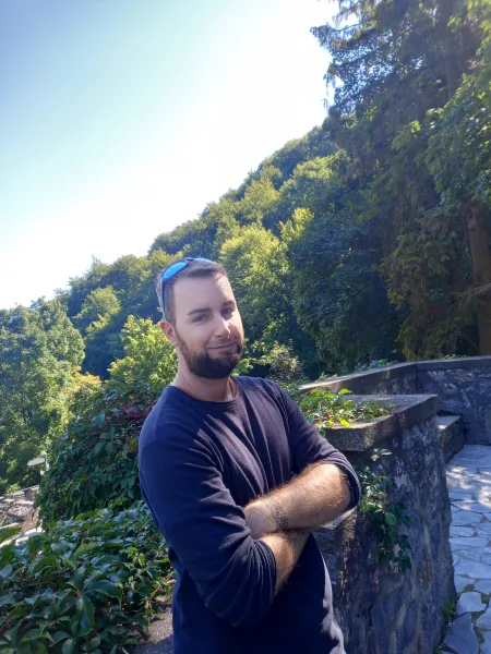 Ádám profilképe