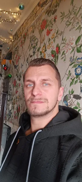 László profilképe